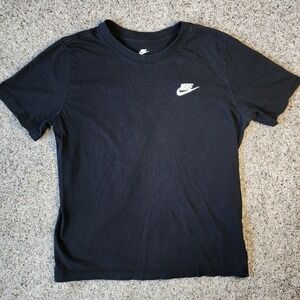 Nike T-Shirt‎ Boys XL Black Athletic Embroidered Logo Excellent